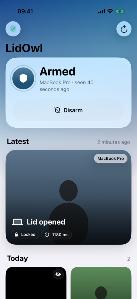 LidOwl on iPhone: the Mac is armed, with the latest photo below.